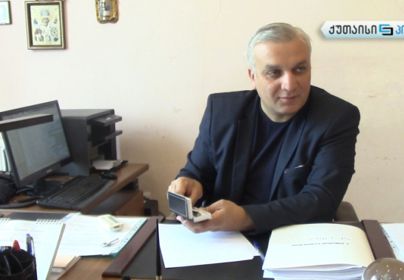 საწერკალმებით გატაცებული დეპუტატი (ვიდეო) 