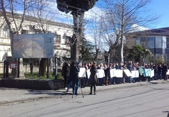 "დაგვპირდა, რომ პარკირების პრობლემას მოგვიგვარებს" – სოც.მუშაკები  ქუთაისის მერს შეხვდნენ