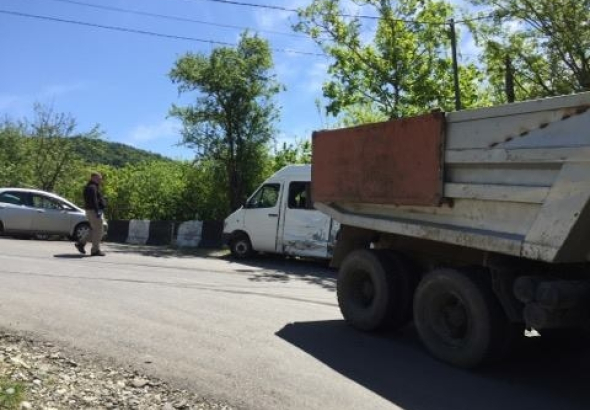 ქუთაისში ავტოსაგზაო შემთხვევის შედეგად ბავშვები დაშავდნენ