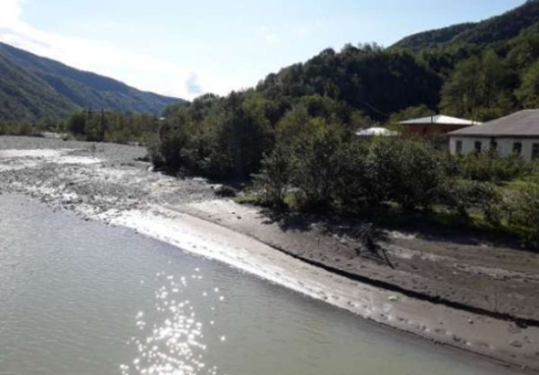 სოფელ ჟონეთში მდინარე რიონის ნაპირსამაგრი სამუშაოები მიმდინარეობს