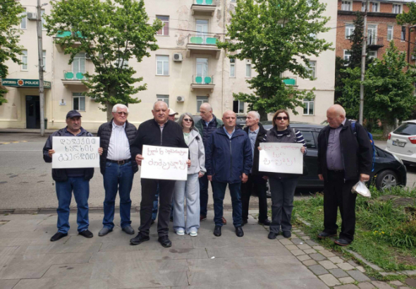 "ხელს ნუ აღმართავთ ჩვენს შვილებზე" - მიმართვა  ქუთაისიდან პოლიციელებს