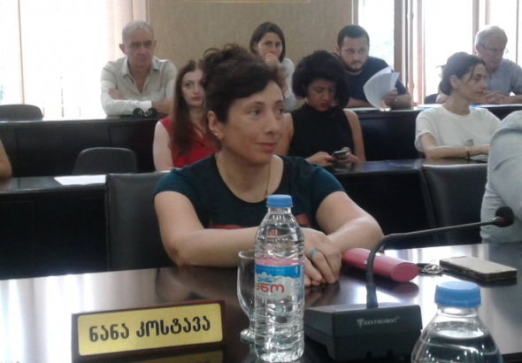 ერთთვიანი შესვენების შემდეგ ნანა კოსტავა  დღეს საკრებულოს სხდომაზე მივიდა