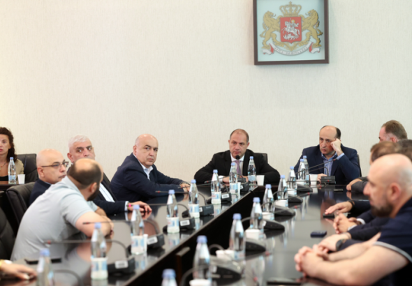გაჭიანურებული რეაბილიტაცია და უცნობი ვადა — რა უთხრა განათლების მინისტრმა ქუთაისის #7 სკოლის მშობლებს