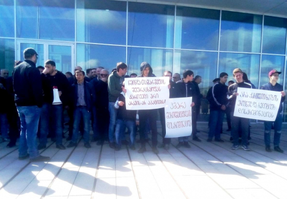 "თამარ მეფის შეურაცხყოფას არ გაპატიებთ" - აქცია პარლამენტთან