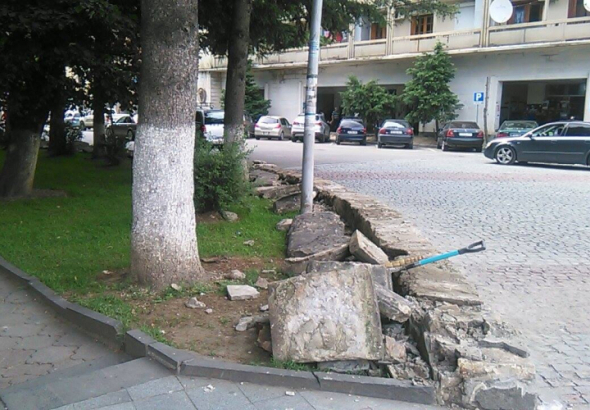 ქუთაისის ცენტრალური ბაღის დამცავი კედლის რეაბილიტაცია დაიწყო