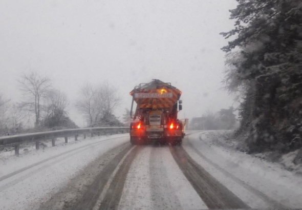 თოვის გამო, საავტომობილო გზების გარკვეულ მონაკვეთებზე შეზღუდვებია