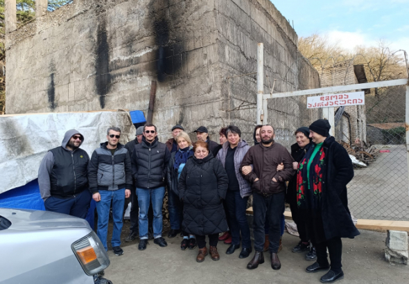 "არ გვინდა, სოფელი დაგვენგრეს და ჩავარდეს მიწაში"- პროტესტის მე-7 დღე ჭიათურაში