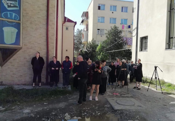 ქუთაისში ბინასთან ახლოს მდებარე ბენზინგასამართი სადგურის მშენებლობას აპროტესტებენ