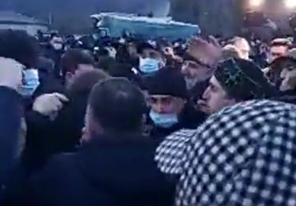 პოლიცია ნამახვანჰესის მოწინააღმდეგეების კარავის დაშლას ცდილობს (ვიდეო)