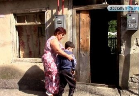 "მოტყუებული დავრჩით" - ხარაგაულში დაზარალებულები ადგილობრივ ხელისუფლებას ადანაშაულებენ