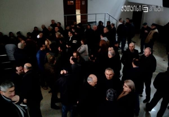 ქუთაისის საკრებულოს დეპუტატს პატიმრობის ვადა ერთი თვით გაუხანგრძლივდა