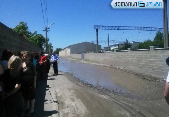 "შეგვისრულონ წინასაარჩევნო დაპირების 10% " - ქუთაისში მოსახლეობა გზის რეაბილიტაციას ითხოვს