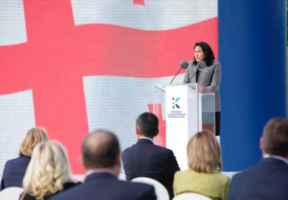 "დღეს აქ იბადება ახალი საქართველო '' - პრეზიდენტი ქუთაისის საერთაშორისო უნივერსიტეტის გახსნაზე 