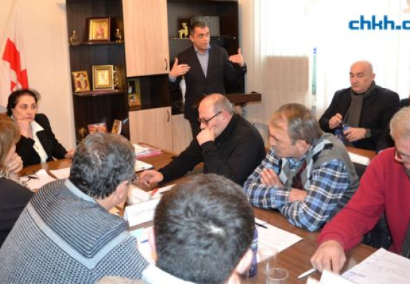 ხარაგაულის მუნიციპალიტეტში დაპირისპირება გრძელდება–ოპოზიცია მერიაში აუდიტის ჩატარებას ითხოვს