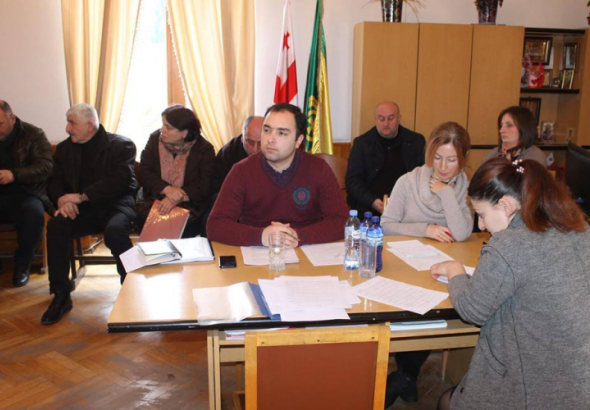სხდომიდან "გაქცეული" მერის მოადგილე და დაპირისპირება ტყიბულის მუნიციპალიტეტში