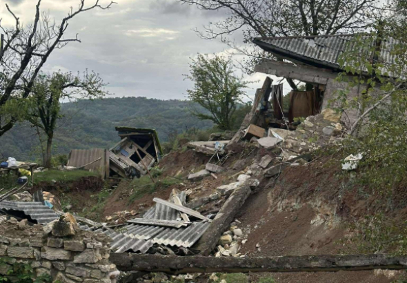 "შეხვედრაზე, ვინც  "არასასურველი" კითხვები დასვა ხარაგაულის მერმა უზრდელი უწოდა"