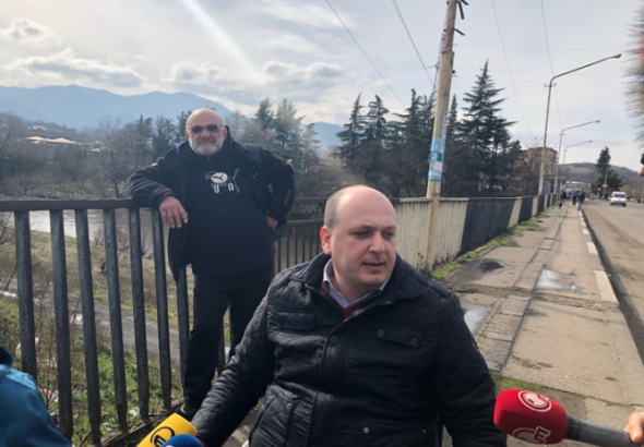 ზესტაფონში მერის იმპიჩმენტს ითხოვენ 