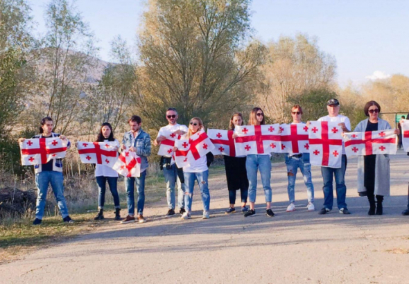 ქუთაისელმა მსახიობებმა მცოცავი ოკუპაცია საზღვრისპირა სოფელთან  გააპროტესტეს