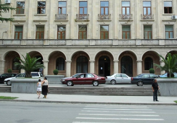 ქუთაისის მერიას ტროტუარების გაყიდვაში ადანაშაულებენ