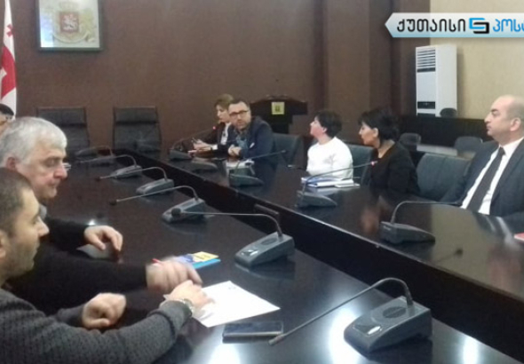 ქუთაისში ევროკავშირში უვიზო მიმოსვლასთან დაკავშირებით საინფორმაციო შეხვედრა გაიმართა 
