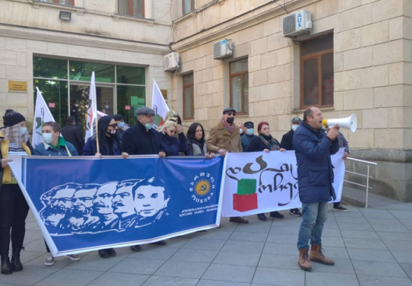 ქუთაისში ვადამდელი არჩევნების ჩატარებას და პოლიტპატიმრების გათავისუფლებას ითხოვენ