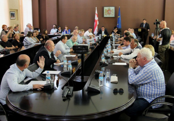 ქუთაისის საკრებულო დეპუტატს უფლებამოსილებას შეუწყვიტავს
