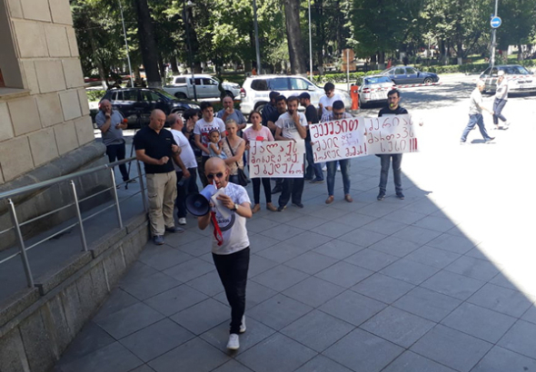 "მერია  "სუს"- თან ერთად ცდილობს შვილმოკლულ მამაზე მოახდინოს ზეწოლა" - აქცია ქუთაისში (ვიდეო)