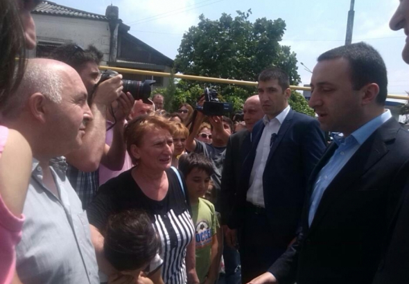მადლობა, რომ ამდენი ითმინეთ - პრემიერმა ქუთაისში დევნილებს ფართები გადასცა