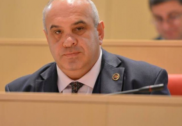„ვერც მე შევაფასებ დადებითად“ – ხარაგაულის მერს, საკრებულოს შემდეგ მაჟორიტარიც აკრიტიკებს