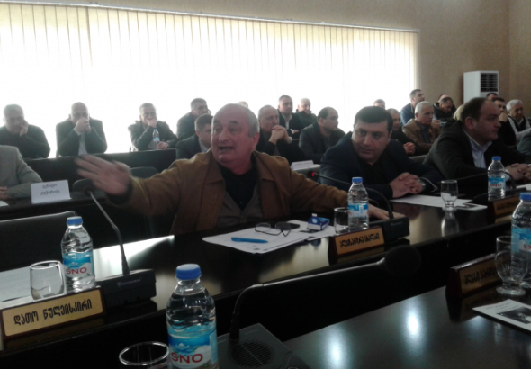"თქვენ ხართ მატყუარა პოლიტიკოსი" – დაპირისპირება ქუთაისის საკრებულოში (ვიდეო)