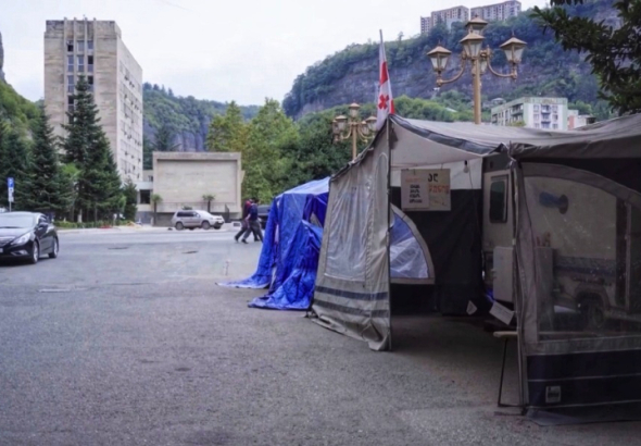 "რატომ დაგვტოვეთ უსამართლობის პირისპირ მარტო?"- ჭიათურელი მაღაროელები კომპანიაში დასაქმებულ მშრომელებს მიმართავენ