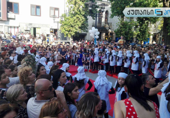 ქუთაისის სკოლებში ახალი სასწავლო წლის დაწყება ღონისძიებებით აღნიშნეს
