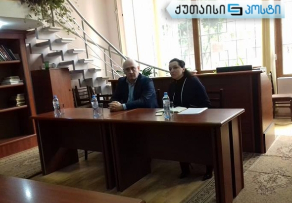 "დღემდე კონსპექტებით გვასწავლიან" - ქუთაისელი სტუდენტები პრობლემებზე საუბრობენ