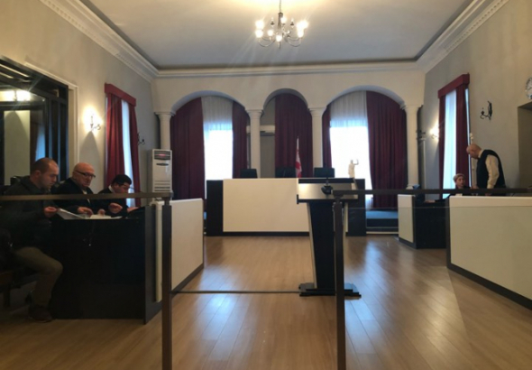 ქუთაისის სააპელაციო სასამართლო ყოფილ მეუღლეზე ძალადობაში ბრალდებულის საქმეს განიხილავს