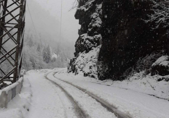 თოვის გამო, ქუთაისი-წყალტუბო-ცაგერი-ლენტეხი-ლასდილის გზაზე მოძრაობა აიკრძალა