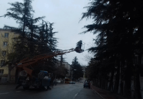 ქუთაისში საახალწლოდ ქუჩების  გაფორმება დაიწყეს