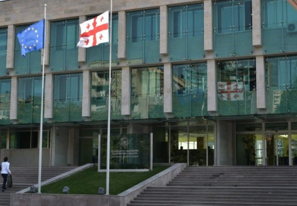 ქუთაისის მერიის თანამშრომელი თაღლითობის ბრალდებით დააკავეს