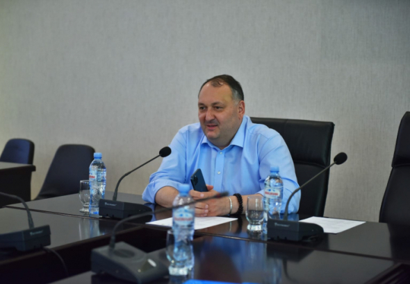 „ქუთაისის დამალული მერი ცდილობს, გაიზარდოს ხელფასი“