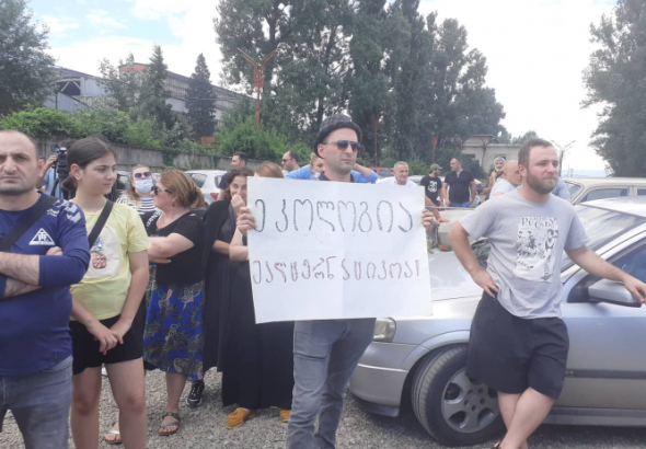 "ჟანგბადი გვინდა" - პროტესტი  ქუთაისის მეტალურგიულ ქარხანასთან