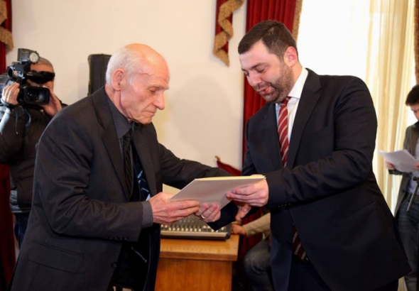 ქუთაისში პრეზიდენტის ადმინისტრაციის უფროსმა 6 ღვაწლმოსილი ადამიანი დააჯილდოვა