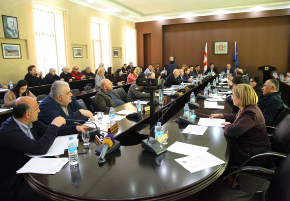 "მერიას ახლა გაახსენდა ხელფასების შემცირება“ - ოპოზიციამ საბიუჯეტო ცვლილებას მხარი არ დაუჭირა