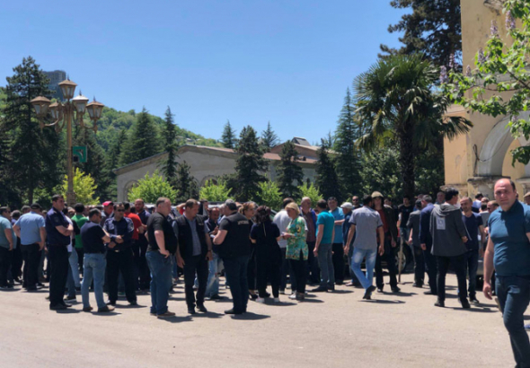 კალაძე გაფიცულ მაღაროელებს: ყველა საკითხის გადაწყვეტა დღესვე დაიწყება