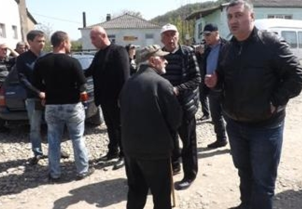 სამტრედიაში, მდინარე ხევისწყალაზე,  კარიერული სამუშაოების შეჩერების მოთხოვნით საპროტესტო აქცია მიმდინარეობს