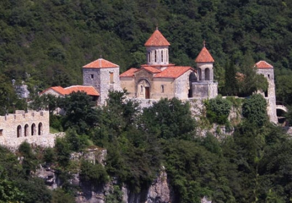 14 წლისამ მეორედ განვიცადე დედის სიკვდილი – უცნობი დეტალები მოწამეთის მონასტრის წინამძღვარზე