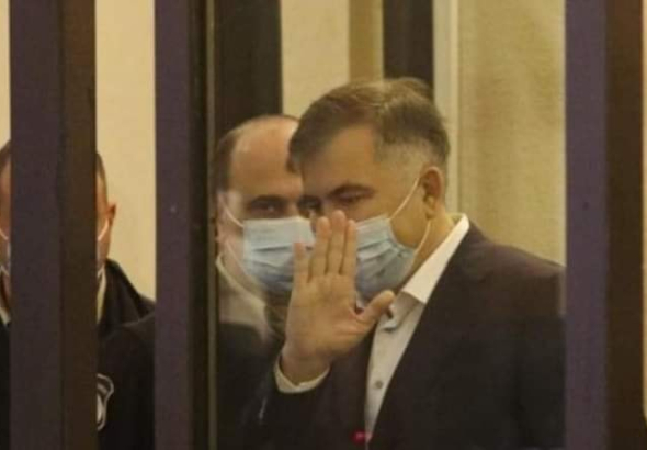 მიხეილ სააკაშვილი თბილისის საქალაქო სასამართლოში მიიყვანეს