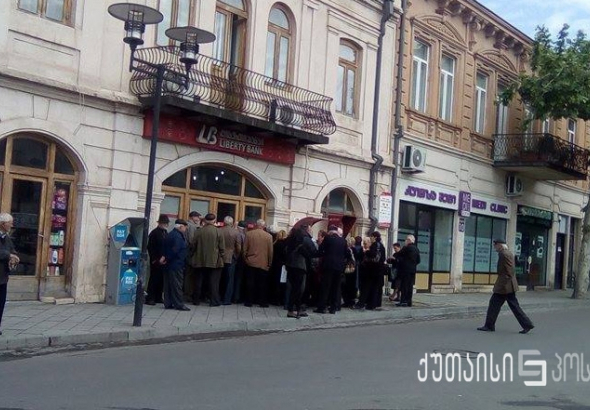 რიგები "ლიბერთი ბანკთან" 