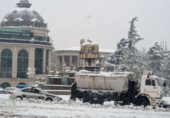 1-ლი იანვრის 23:00 საათამდე, აღმაშენებლის მოედანზე საავტომობილო მოძრაობა და პარკირება შეიზღუდება   