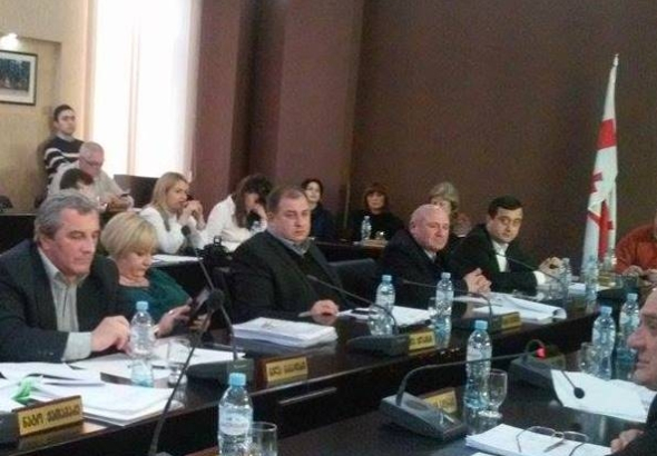 ქუთაისის საკრებულოს უმრავლესობის დეპუტატმა ამომრჩევლებს ბოდიში მოუხადა