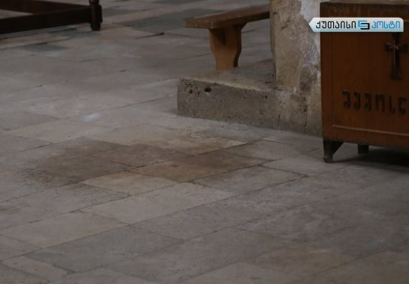 გელათის მონასტერში ოთხი დღეა წყალი ჩადის - ფრესკებს  საფრთხე ემუქრება (ფოტო)