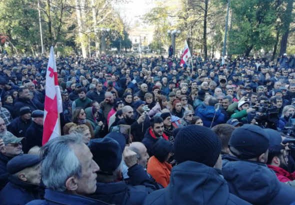 გაერთიანებული ოპოზიციის აქცია ქუთაისში ჰიმნით დასრულდა (ვიდეო)